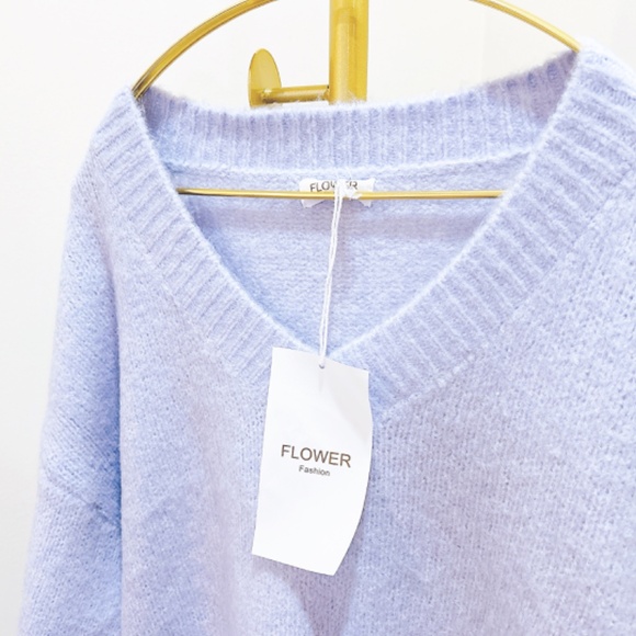 Pastel purple V-neck oversized sweater - Picture 2 of 3